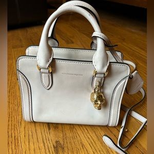 SOLD
Powder Pink Alexander McQueen calf leather bag